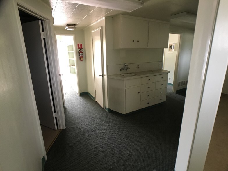 More Photos Of 250-270 E 7th St, Upland Medical For Lease