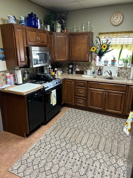 More Photos Of 92 Woodsdale Dr, Holiday Island Self Storage For Sale