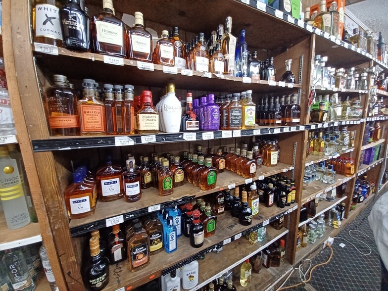 More Photos Of 2240 Cascade Rd SW, Atlanta Convenience Store For Sale