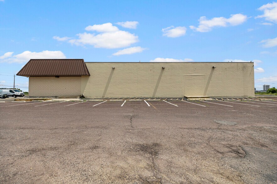 More Photos Of 4910 Wellington Ave, Ventnor City Freestanding For Lease