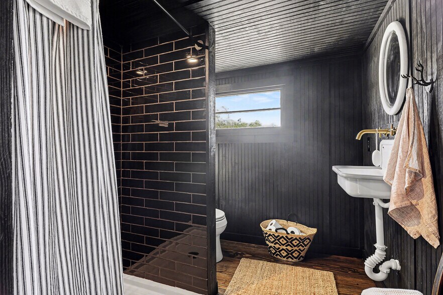 More Photos Of 31 Earl St, Clayton General Retail For Sale