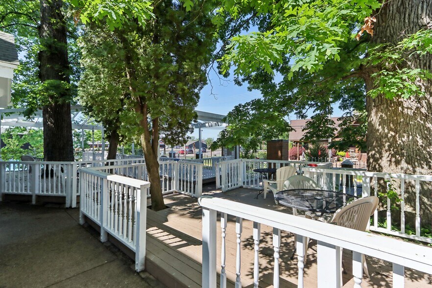 More Photos Of 910 River Rd, Wisconsin Dells Hotel For Sale