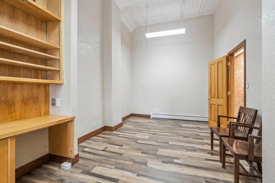 More Photos Of 118 W Mission St, Strawberry Point Loft Creative Space For Lease