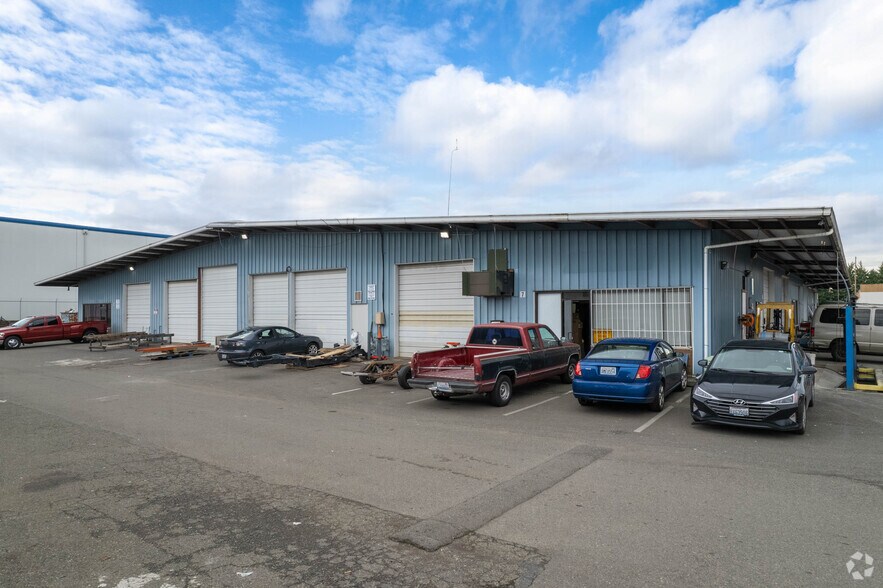 More Photos Of 3411 C St NE, Auburn Unknown For Sale