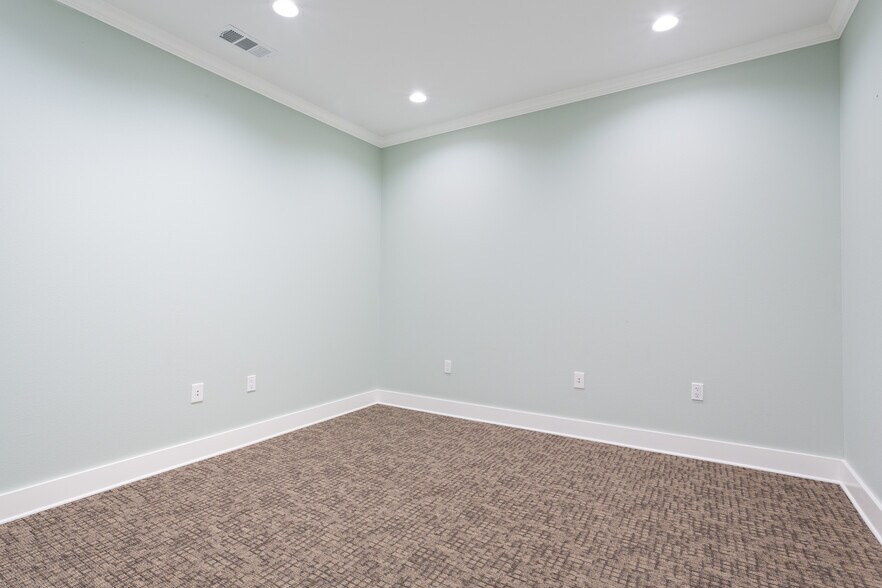 More Photos Of 1927 Columbus Ave, Waco Office For Sale