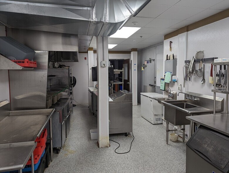 More Photos Of 2418 Winnebago St, Madison Apartments For Lease