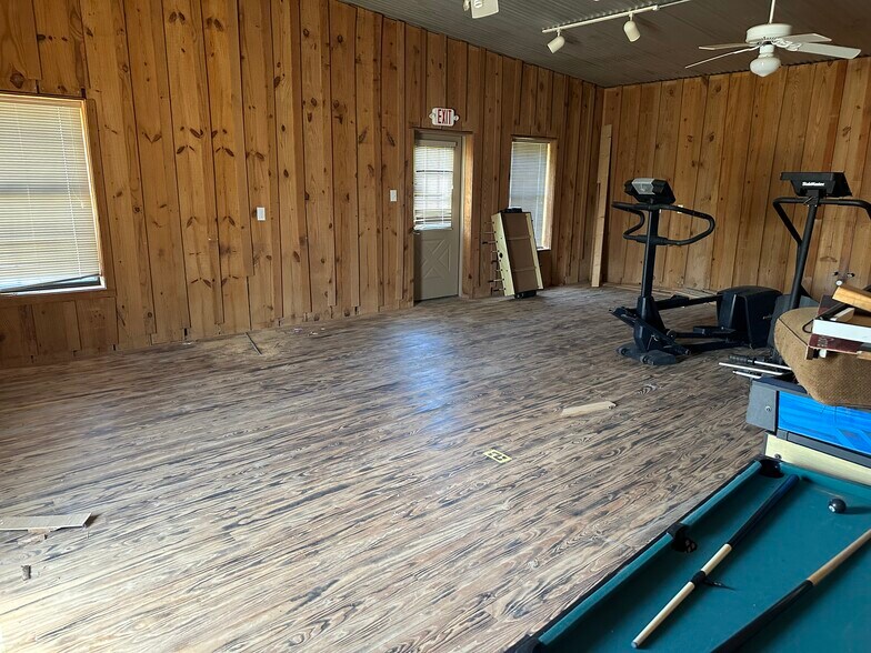 More Photos Of 2718 Gilmer Rd, Longview Restaurant For Sale