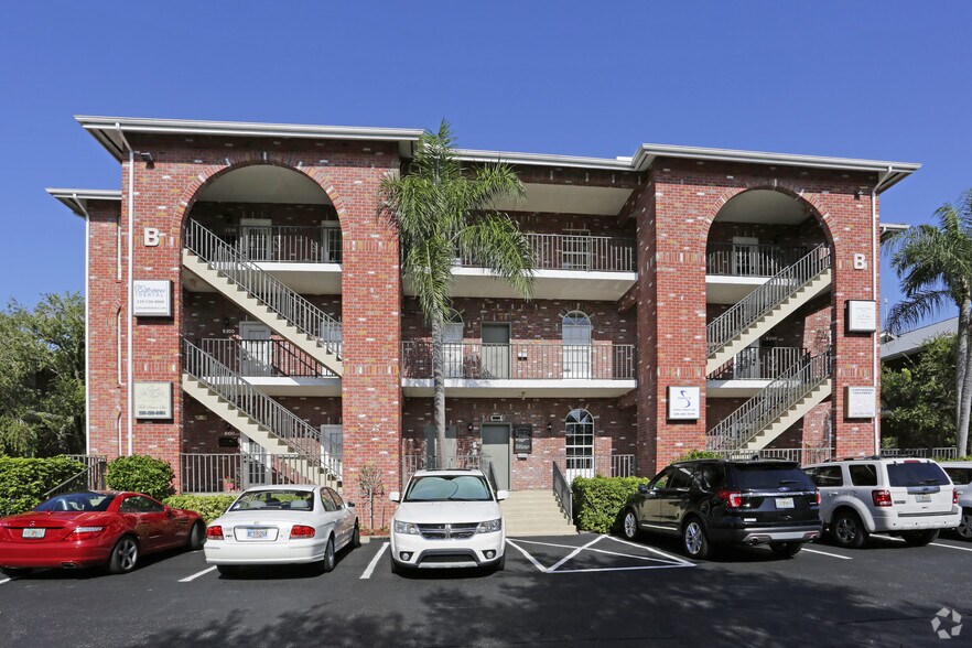 More Photos Of 501 Goodlette Rd N, Naples Office For Lease