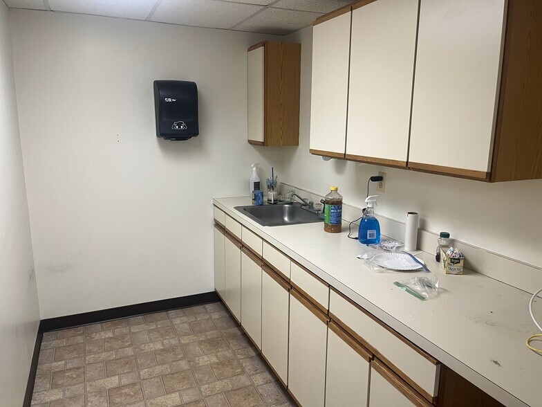 More Photos Of 370 Boston Post Rd, Orange Office For Lease