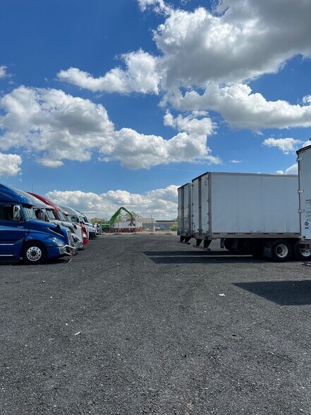 More Photos Of 4 Beakes St, Ewing Warehouse For Lease