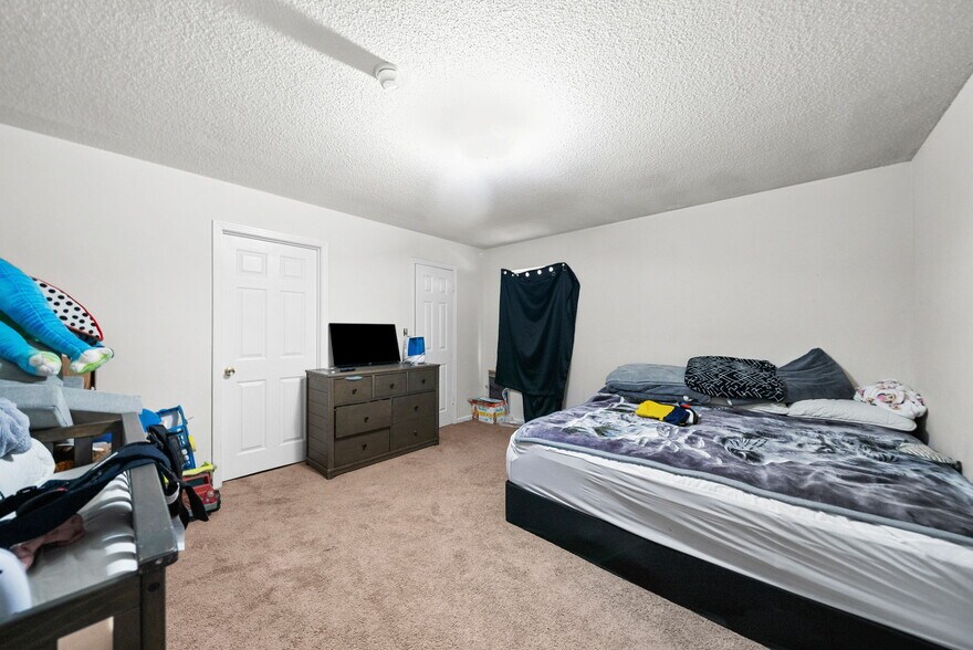 More Photos Of 1959 Fort Campbell Blvd, Clarksville Freestanding For Sale