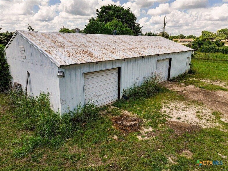 More Photos Of 1711 Holland Rd, Belton General Retail For Sale