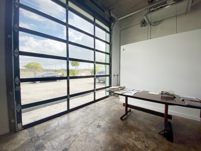 More Photos Of 290 NW 73rd St, Miami Service For Lease