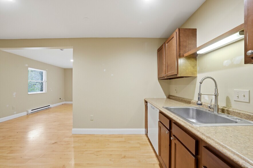 More Photos Of 55 Washington St, Lockport Apartments For Sale