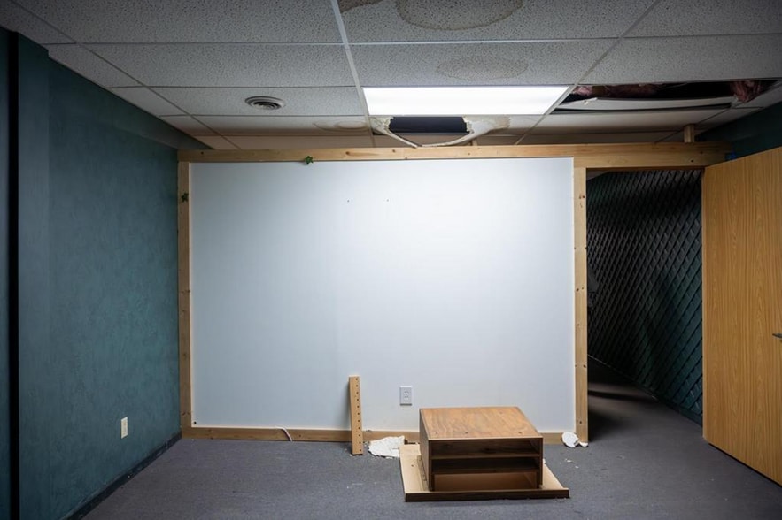 More Photos Of 102 W State St, Mauston Office For Sale