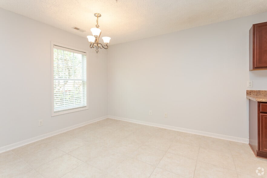 More Photos Of 2737 Kentberry Ave, Fayetteville Apartments For Sale