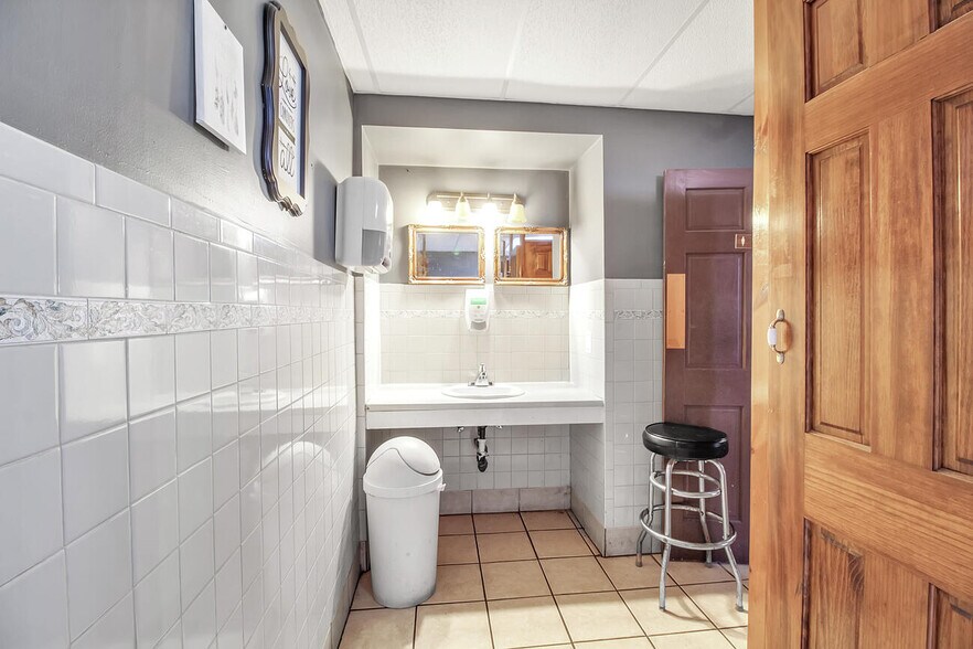 More Photos Of 16 Ellicott Pl, Depew Restaurant For Sale