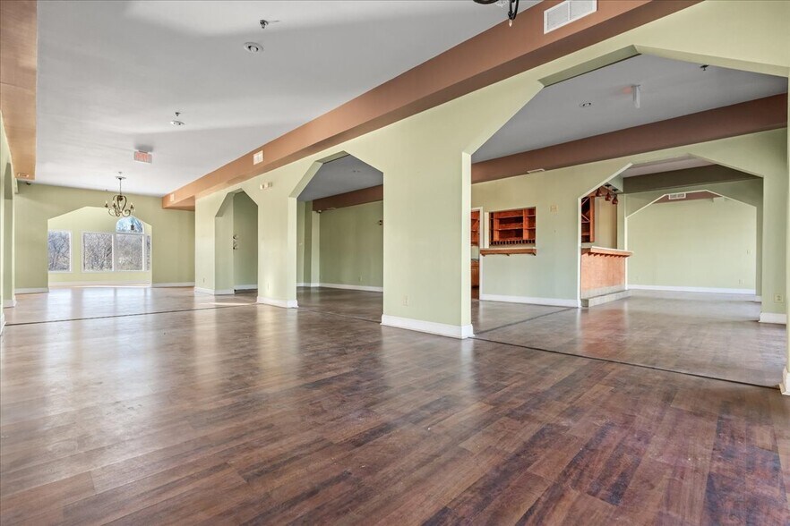 More Photos Of 1903 Grand Central Ave, Vienna General Retail For Sale