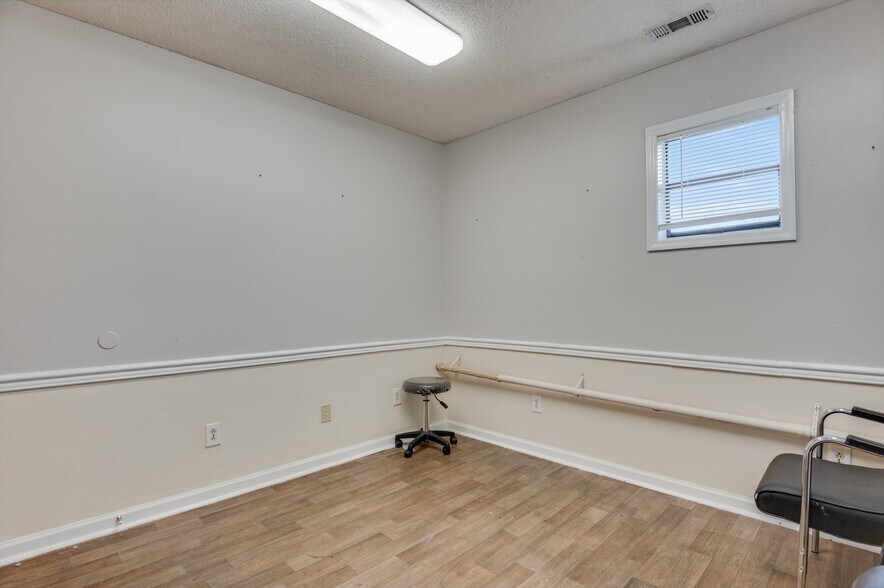 More Photos Of 411 Western Blvd, Jacksonville Office For Sale