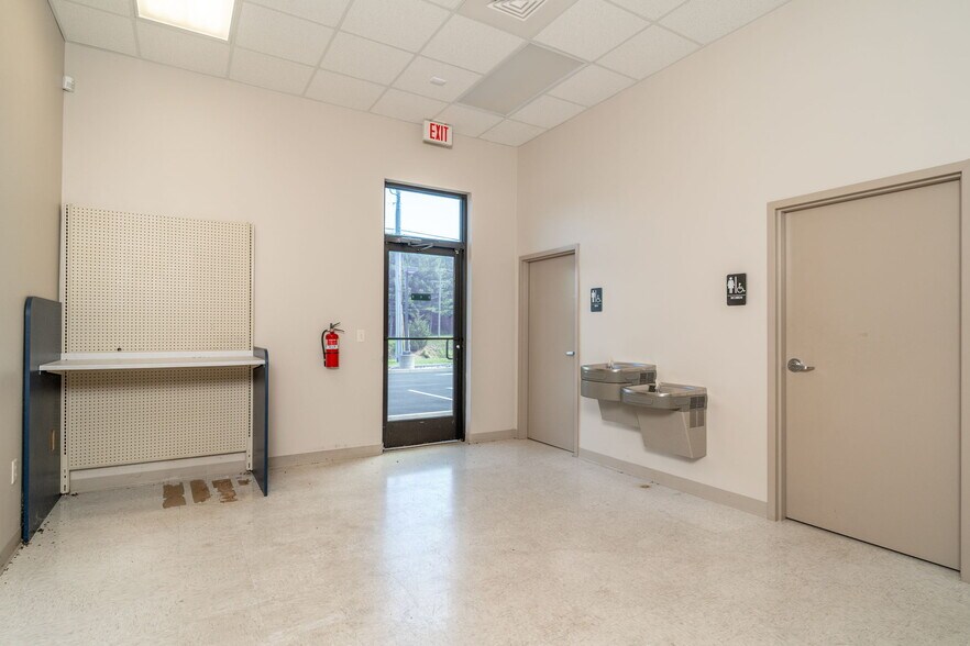 More Photos Of 16 Gosnell, Staunton Medical For Sale