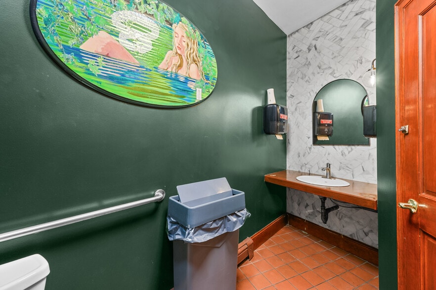 More Photos Of 488 South St, Hyannis Restaurant For Sale