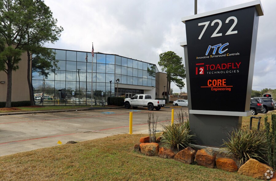 More Photos Of 722 Fairmont Pky, Pasadena Light Manufacturing For Lease