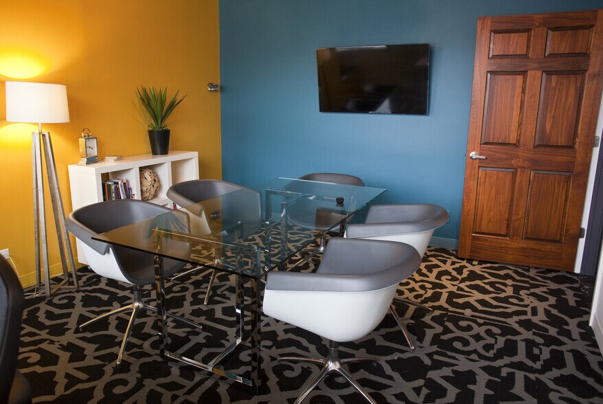 More Photos Of 25 N River Ln, Geneva Coworking Space