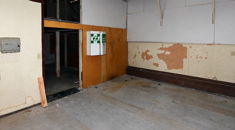More Photos Of 35633 Highway 66, Daggett Warehouse For Sale