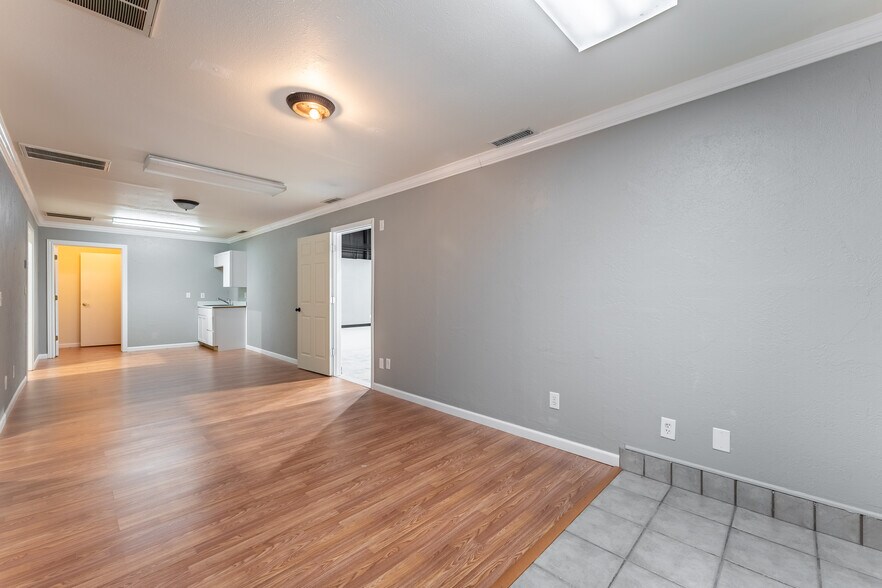 More Photos Of 160 Oldham Dr, Bella Vista Light Distribution For Sale
