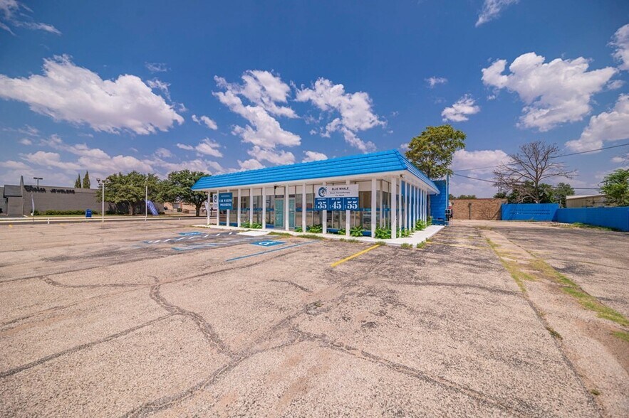 More Photos Of 2201 E 8th St, Odessa Office For Sale
