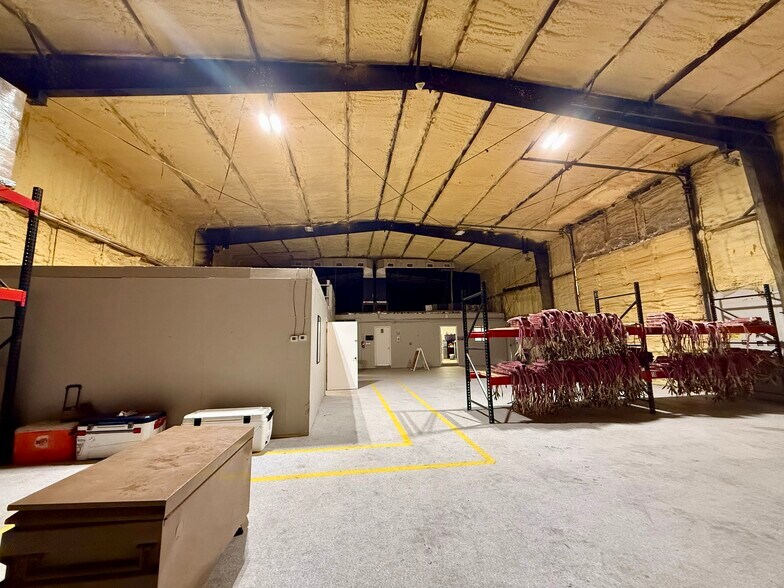 More Photos Of 7410 Leopard St, Corpus Christi Warehouse For Sale