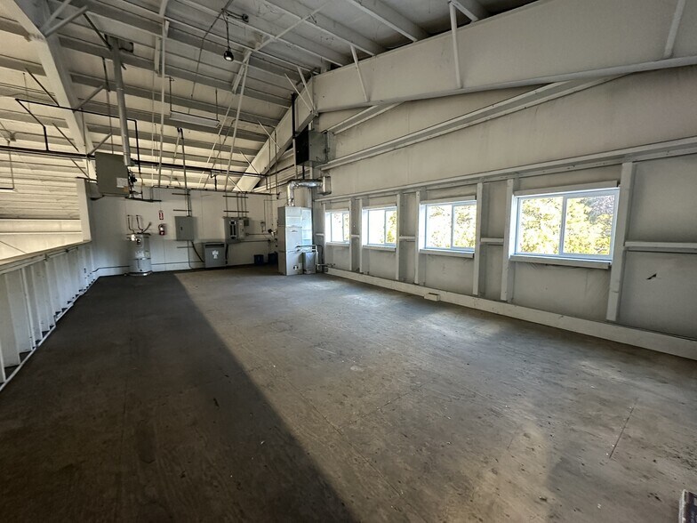 More Photos Of 4015 S Old Stage Rd, Mount Shasta Distribution For Lease