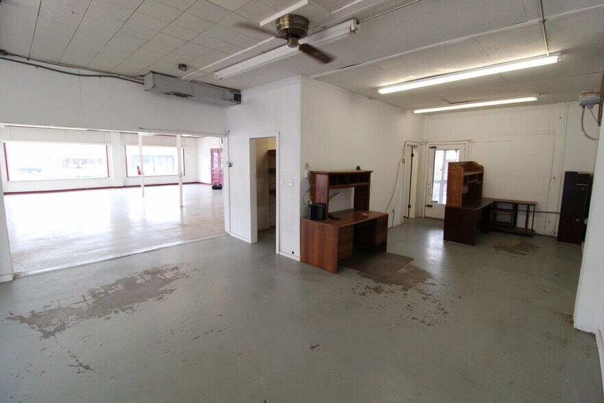 More Photos Of 5950 Nieman Rd, Shawnee Freestanding For Sale