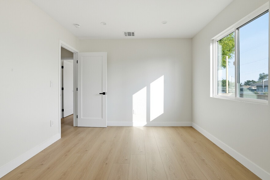 More Photos Of 13689 Garber St, Arleta Multifamily For Sale