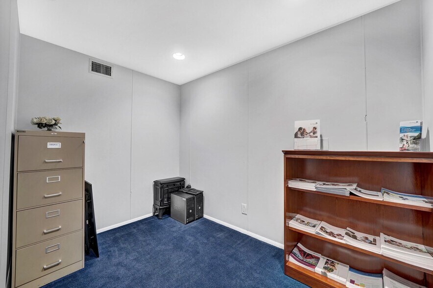 More Photos Of 3630 Hill Blvd, Yorktown Medical For Sale