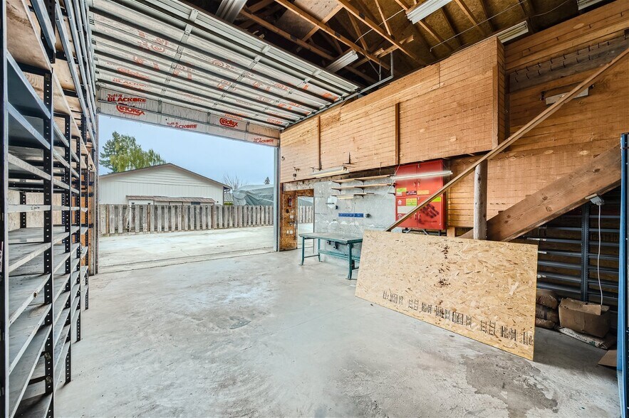 More Photos Of 11963 160th - Garage st, Renton Service For Lease