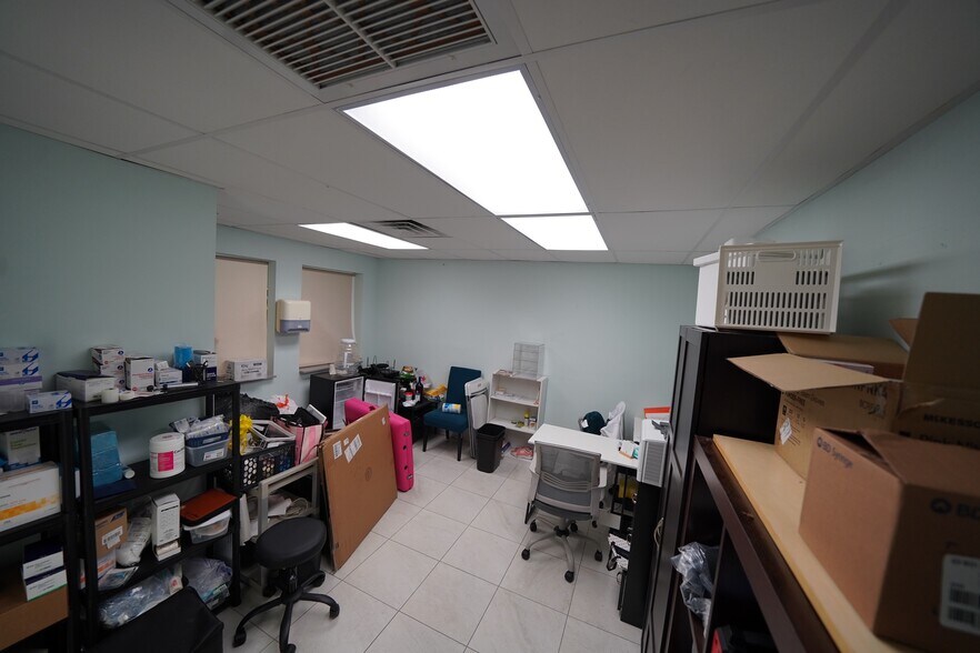 More Photos Of 3028-3040 E Commercial Blvd, Fort Lauderdale Storefront Retail Office For Lease
