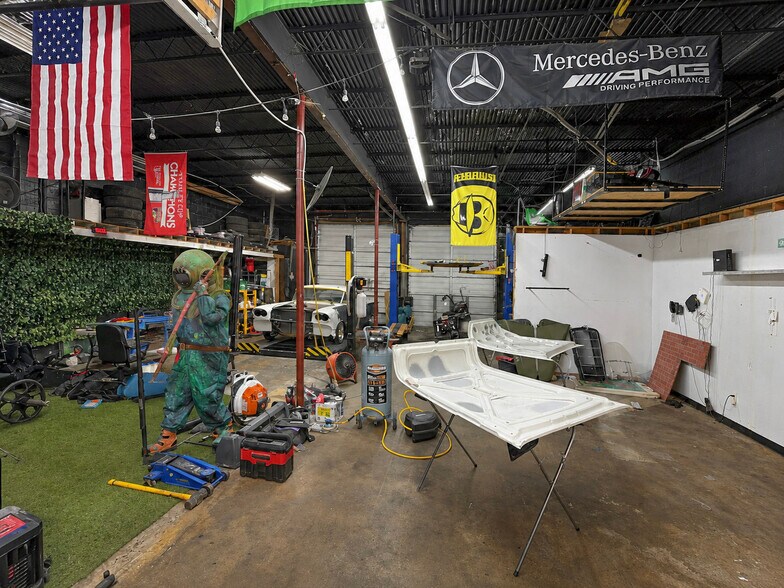 More Photos Of 2360-2370 NW 30 Ct, Fort Lauderdale Warehouse For Lease
