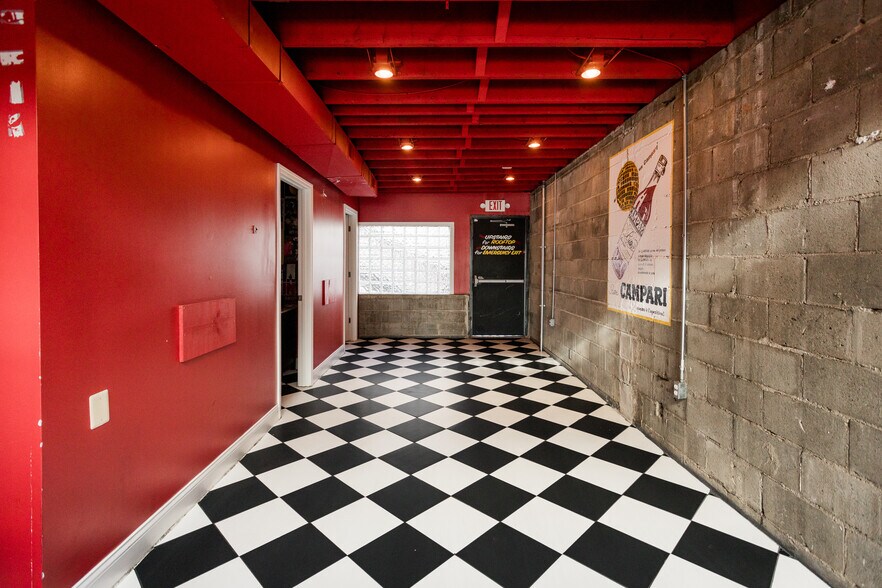 More Photos Of 15421 Mack Ave, Detroit Bar For Sale