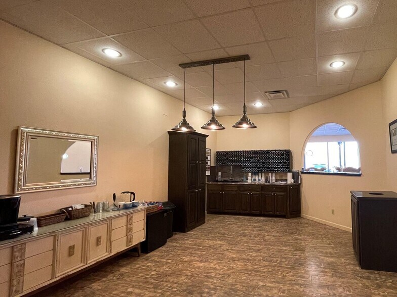 More Photos Of 415 N Muskogee Ave, Tahlequah Storefront Retail Residential For Sale