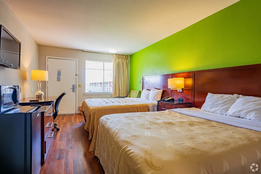 More Photos Of 7404 S May Ave, Oklahoma City Hotel For Sale