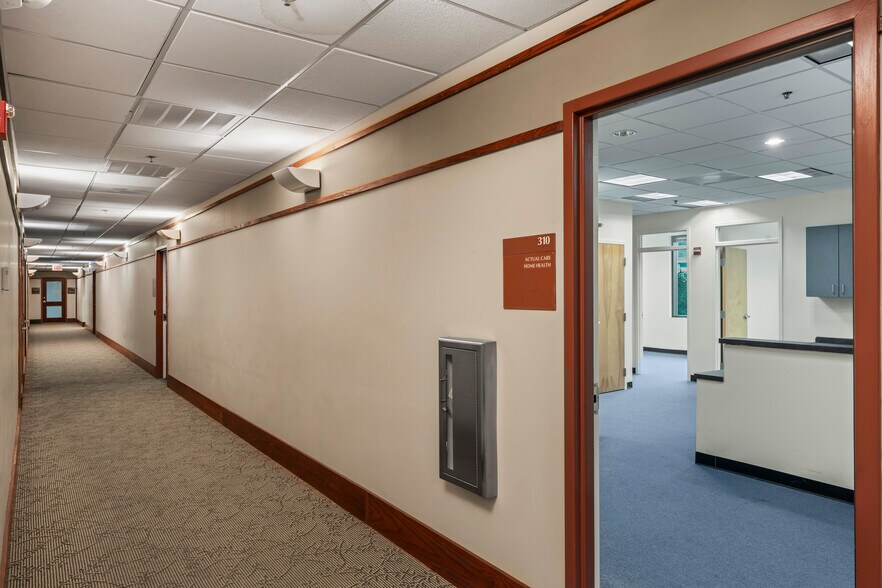 More Photos Of 19455 Deerfield Ave, Lansdowne Medical For Lease