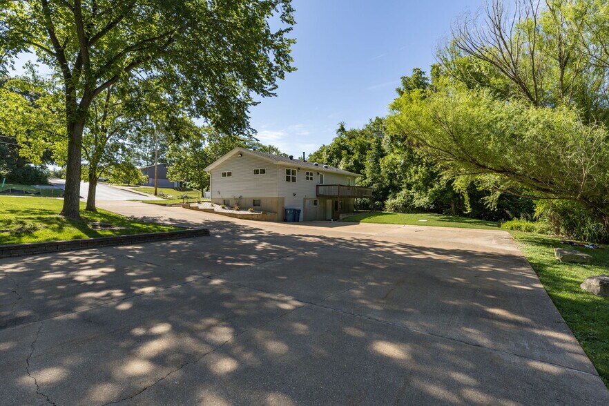 More Photos Of 535 Elm St, Hillsboro Office For Sale