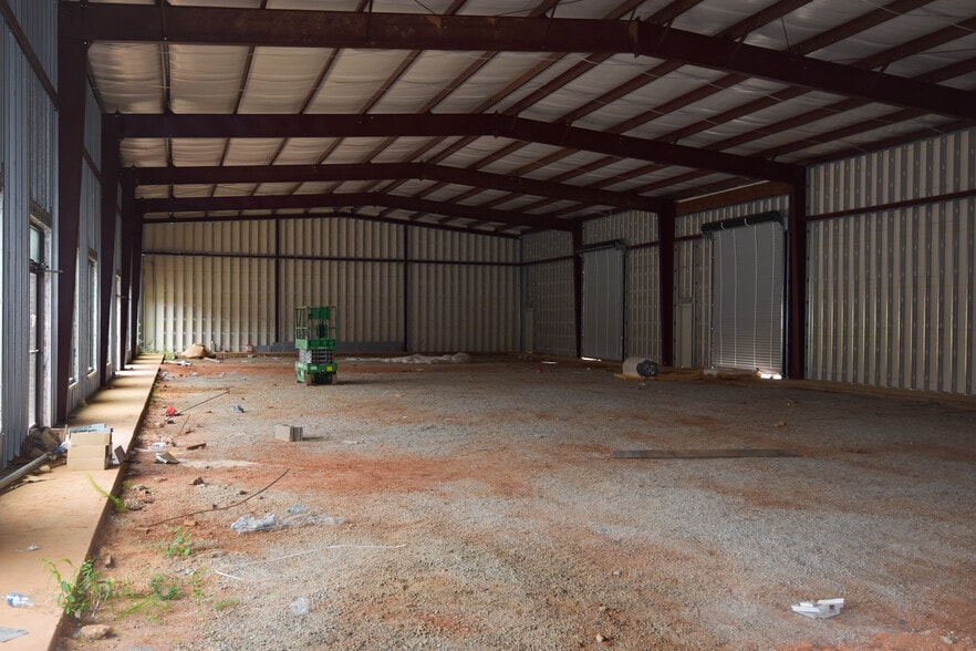 Primary Photo Of 1001 Moreland Dr, Watkinsville Flex For Lease