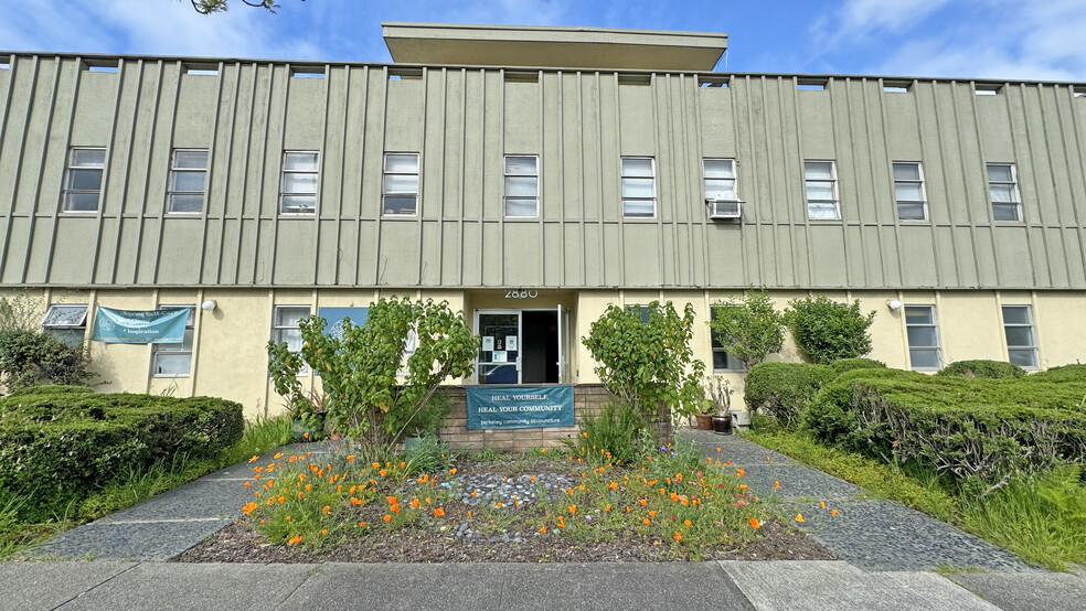 Primary Photo Of 2880 Sacramento St, Berkeley Office Residential For Lease