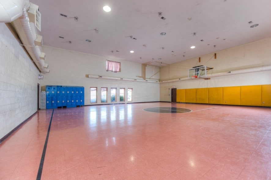 More Photos Of 1919 Sherman Ave, North Chicago Schools For Sale