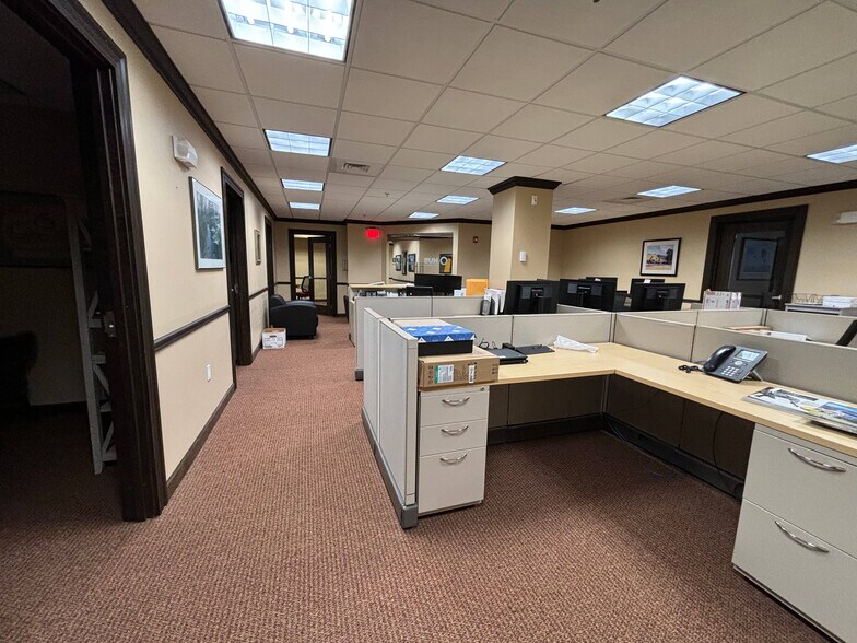 More Photos Of 90-100 Central St, Holliston Storefront Retail Office For Lease