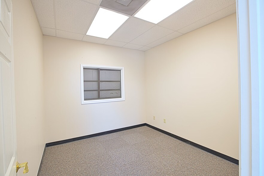 More Photos Of 221 Barren Springs Dr, Houston Unknown For Lease