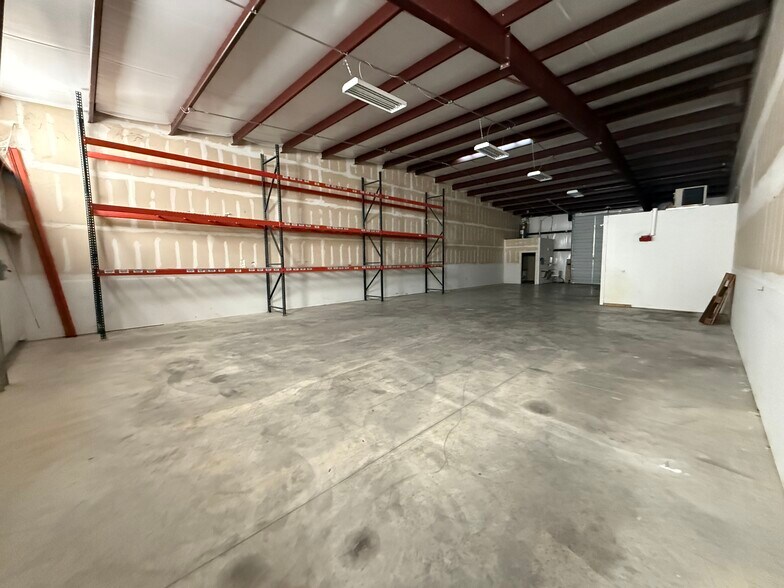 More Photos Of 3943 S Interstate 35, New Braunfels Unknown For Lease