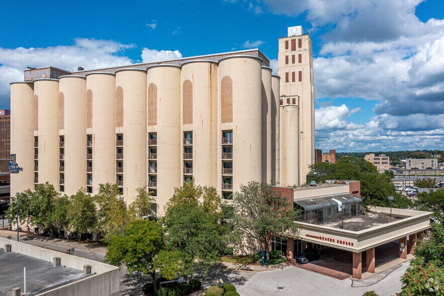 More Photos Of 135 S Broadway St, Akron Hotel For Sale